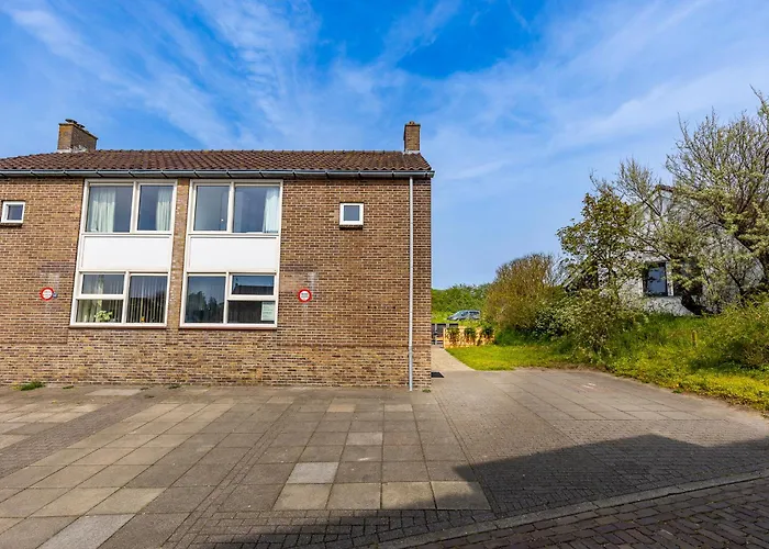 Hogehilweg 16 vakantiehuis, Direct onder de duinen - eigen parkeerplaatsen Domburg